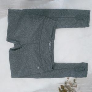 Head gray leggings/ yoga pants.